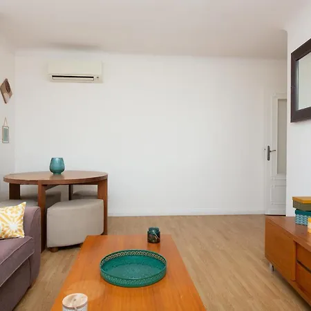 2-br 2 Min From The Beaches *