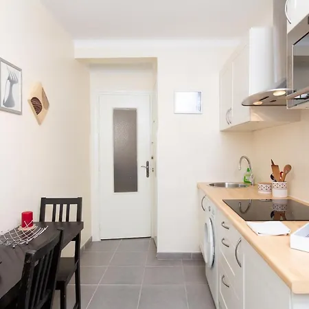 Apartment 2-br 2 Min From The Beaches