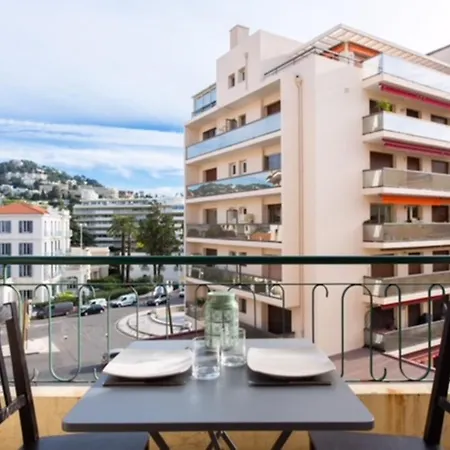 Apartment 2-br 2 Min From The Beaches